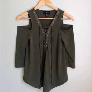 Women’s cold shoulder top